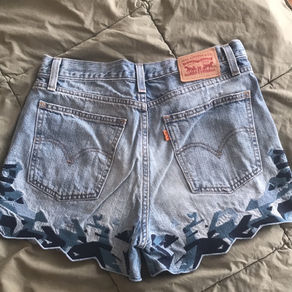 ✨RARE✨ Levi’s High Waist Denim Shorts
